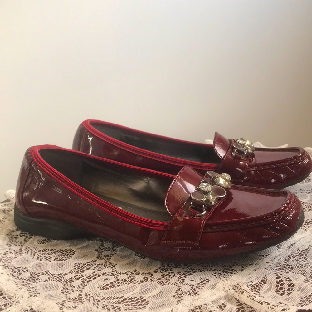 Tahari Red Patent Leather Loafers Emilia Rhinestone Jewels Rubber Sole EUC sz 9